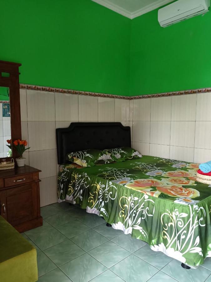 Losmen Kinasih Puncak & Gazebo Pandang Bantul Exterior foto