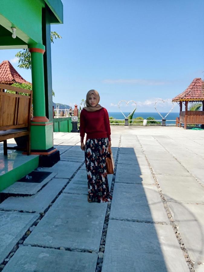Losmen Kinasih Puncak & Gazebo Pandang Bantul Exterior foto