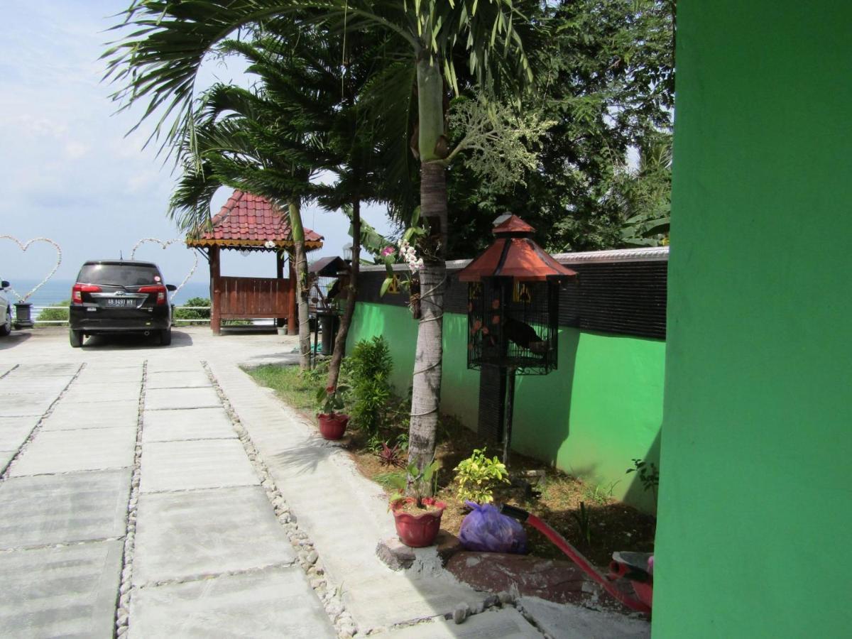 Losmen Kinasih Puncak & Gazebo Pandang Bantul Exterior foto