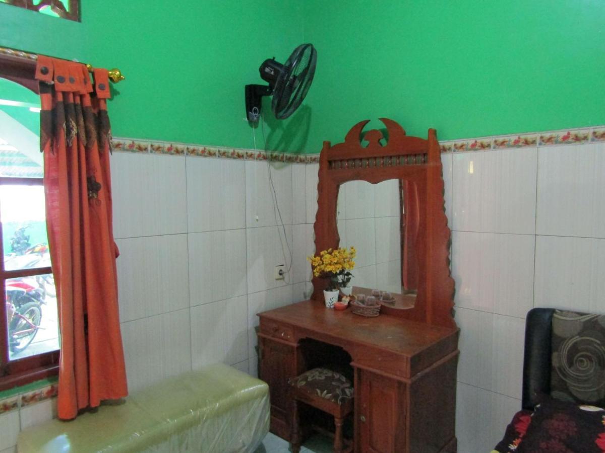 Losmen Kinasih Puncak & Gazebo Pandang Bantul Exterior foto
