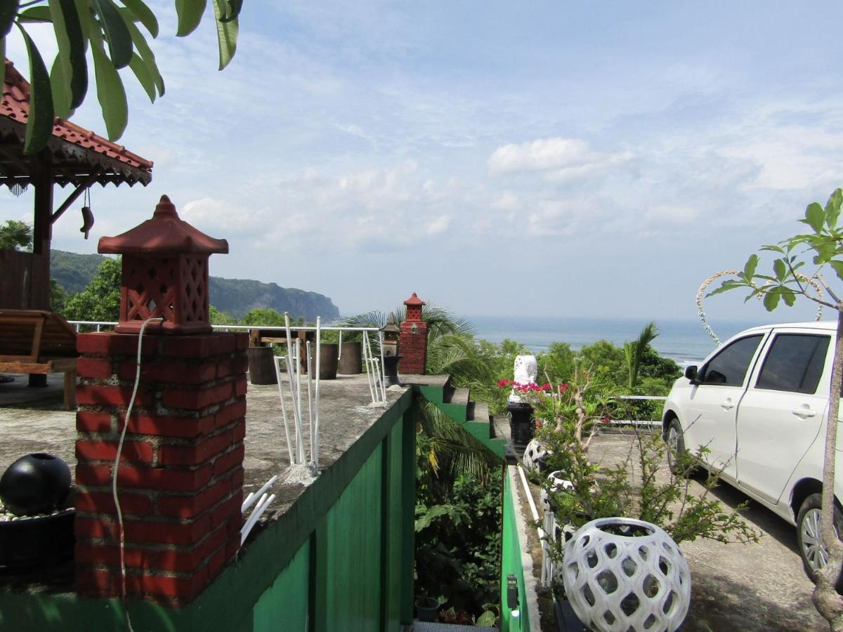 Losmen Kinasih Puncak & Gazebo Pandang Bantul Exterior foto