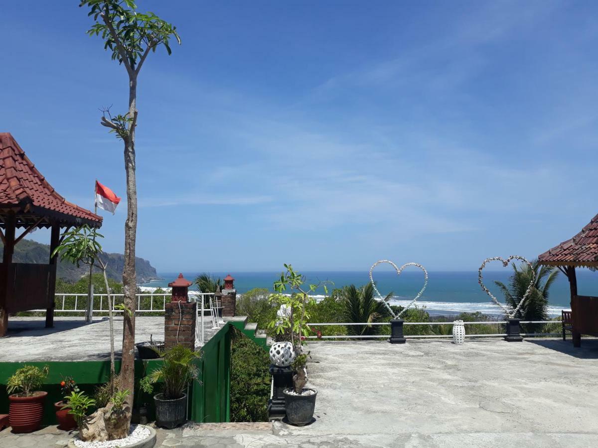 Losmen Kinasih Puncak & Gazebo Pandang Bantul Exterior foto